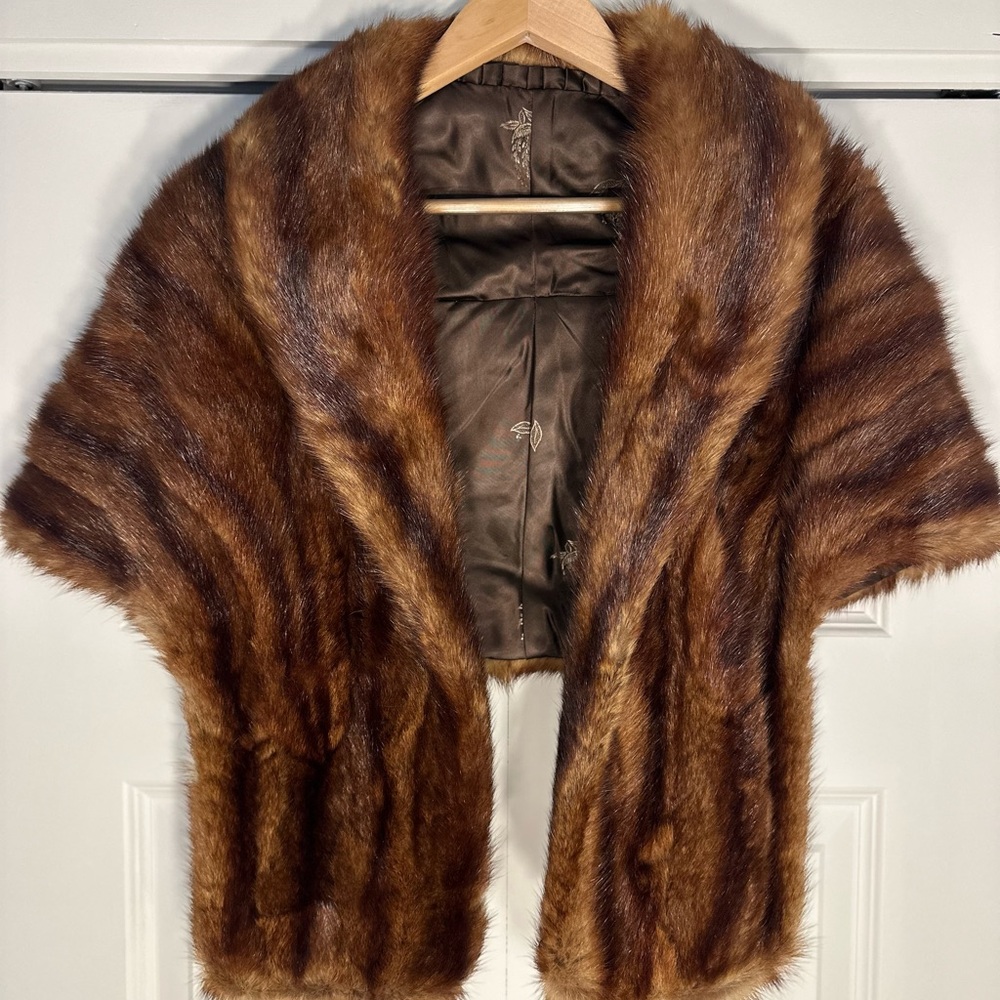 Elegant Vintage Brown Fur Capelet/Wrap/Stole
